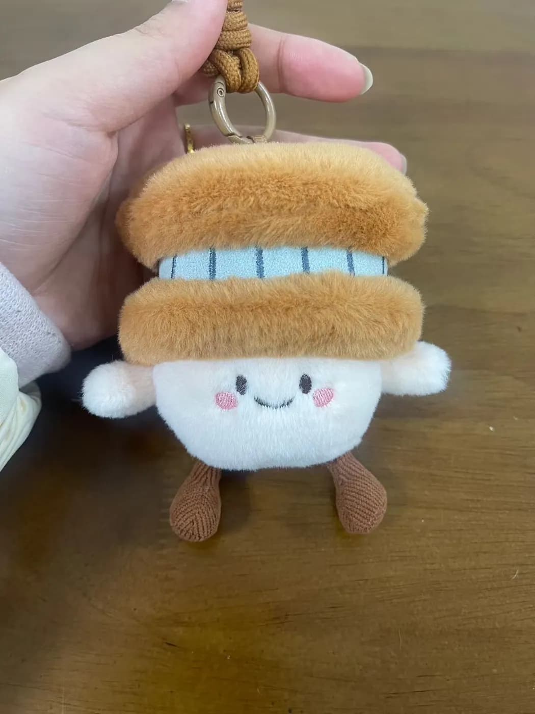 Sandwich plush keychain with layered fabric filling